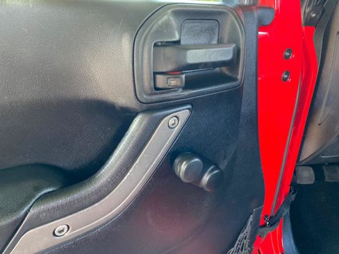Used 2016 Jeep Wrangler Sport w/ Connectivity Group AWD/4WD image 19