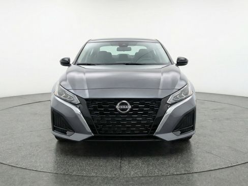 Used 2025 Nissan Altima 2.5 SV image 2