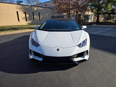 Used 2024 Lamborghini Huracan EVO image 3