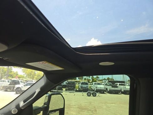 Used 2023 Ford F350 4x4 Crew Cab Super Duty image 16