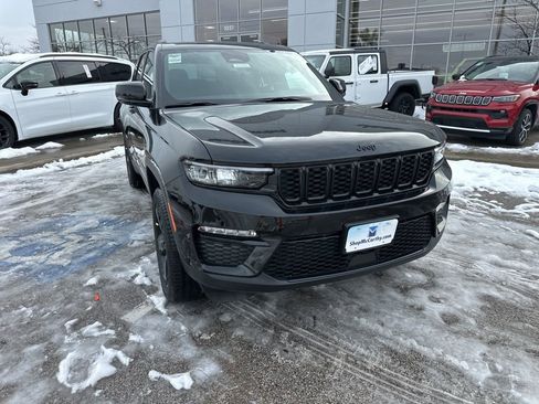 New 2025 Jeep Grand Cherokee Limited w/ Black Appearance Package AWD/4WD image 8