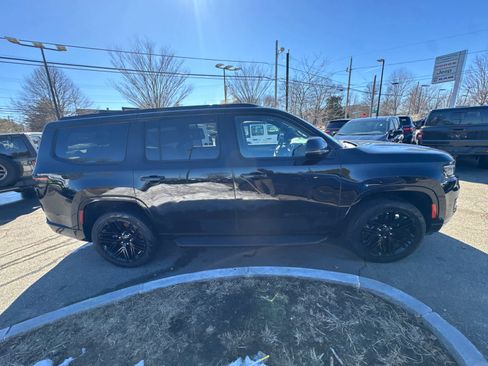 Used 2024 Jeep Wagoneer Series II image 7