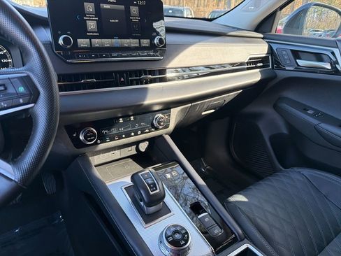 Used 2024 Mitsubishi Outlander 4WD Plug-In Hybrid image 16