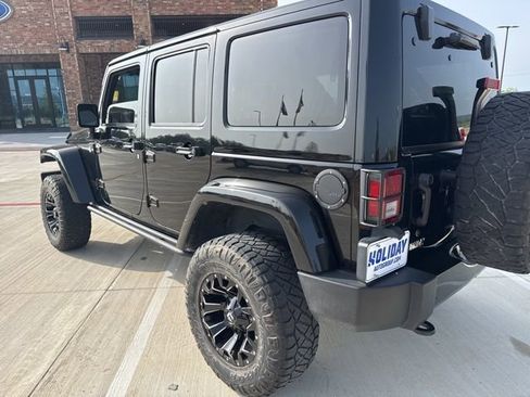 Used 2015 Jeep Wrangler Unlimited Sahara AWD/4WD image 4