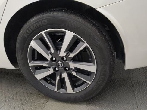 Used 2025 Nissan Versa SV FWD image 31