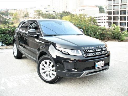 Used 2019 Land Rover Range Rover Evoque AWD/4WD image 2