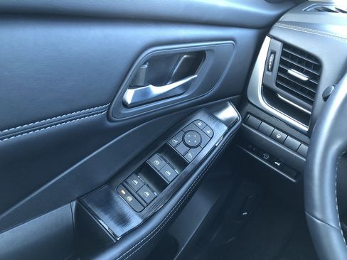 Used 2025 Nissan Rogue SV w/ SV Premium Package image 13