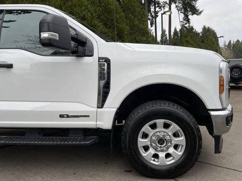 Used 2024 Ford F350 XLT w/ FX4 Off-Road Package image 2