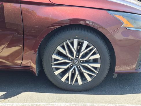 Used 2023 Nissan Altima 2.5 SV FWD image 3