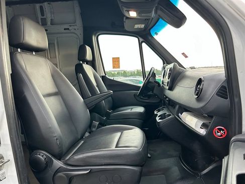 Used 2021 Mercedes-Benz Sprinter 2500 image 8