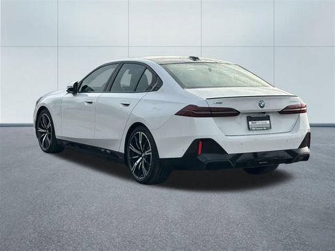 Used 2026 BMW 550e xDrive w/ Premium Package image 8