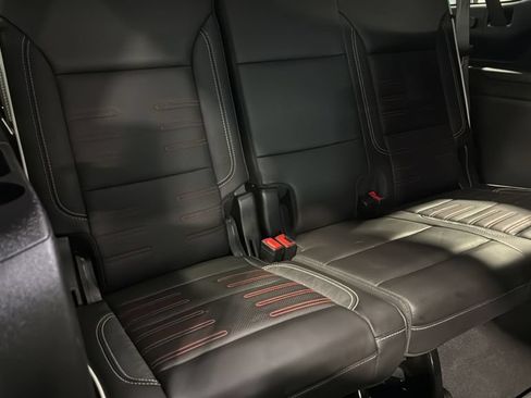 Used 2025 GMC Yukon XL AT4 Ultimate AWD/4WD image 17