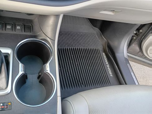 Used 2018 Toyota Highlander Limited Platinum image 22