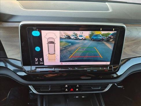 Used 2024 Volkswagen Atlas SE FWD image 14