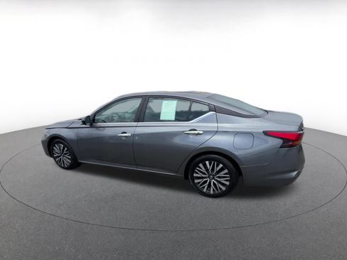 Used 2025 Nissan Altima 2.5 SV image 10