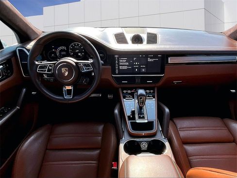 Used 2021 Porsche Cayenne Turbo image 14