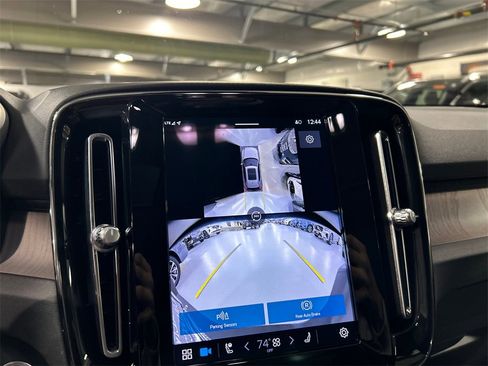 Certified 2024 Volvo XC40 B5 Plus w/ Protection Package Premier image 17