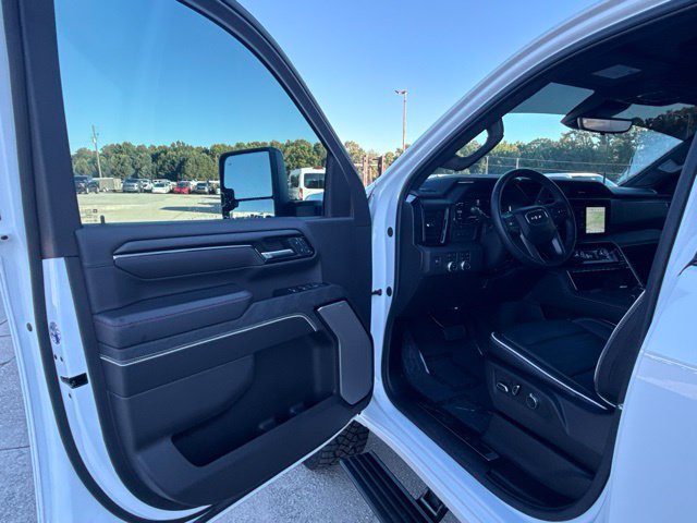 Used 2025 GMC Sierra 2500 AT4X AWD/4WD image 23