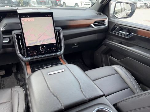 Used 2025 GMC Yukon Denali AWD/4WD image 25