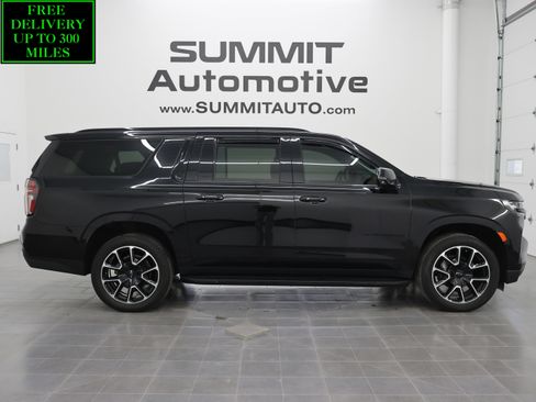 Used 2023 Chevrolet Suburban RST w/ Luxury Package image 1