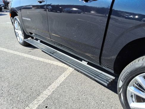 Used 2021 Chevrolet Suburban High Country w/ Premium Package image 12