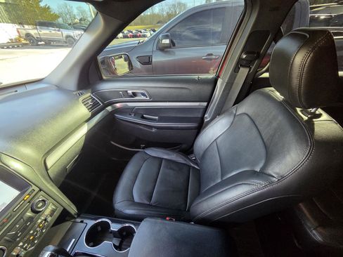 Used 2018 Ford Explorer XLT w/ Equipment Group 202A image 24