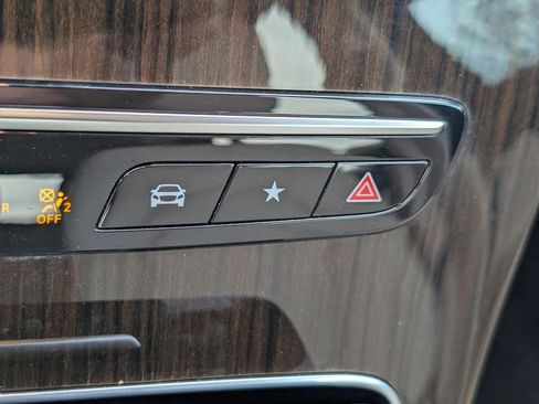 Used 2022 Mercedes-Benz GLC 300 w/ Premium Package Lite image 16