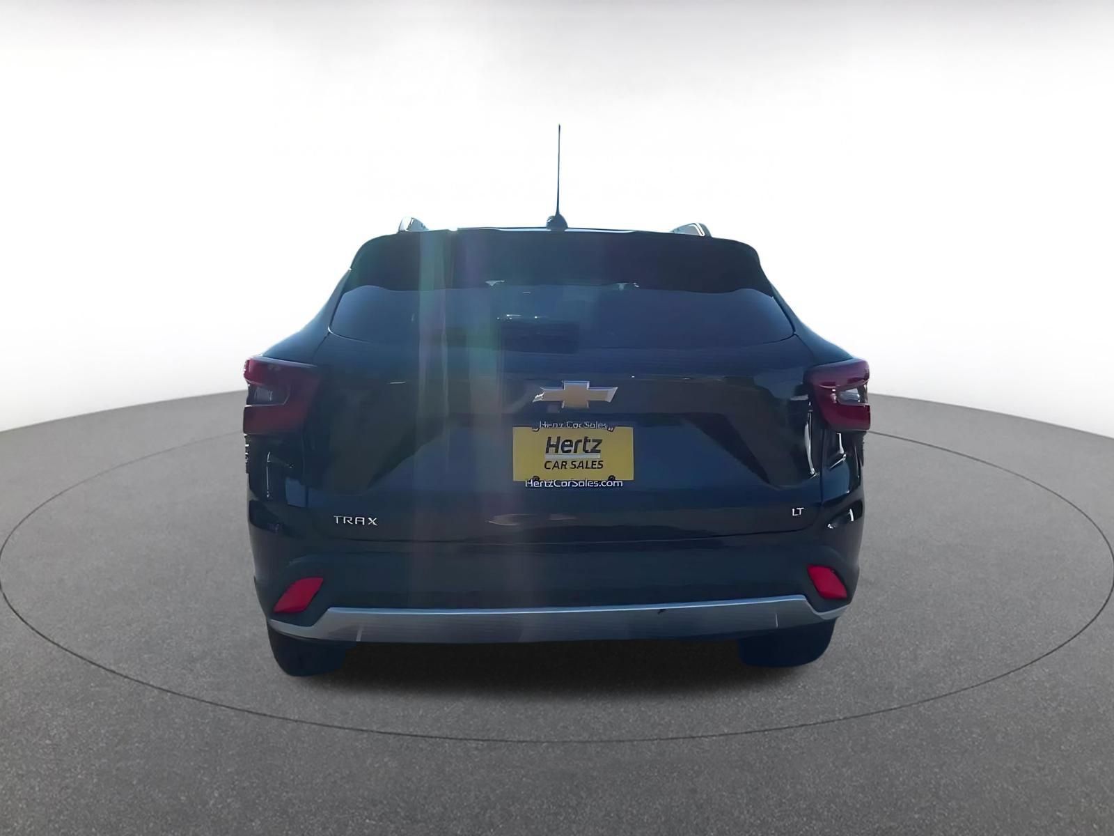 Used 2025 Chevrolet Trax LT FWD image 12