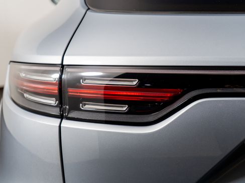 Used 2022 Porsche Cayenne S image 12