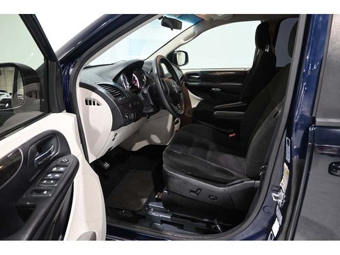 Used 2015 Dodge Grand Caravan SXT FWD image 13