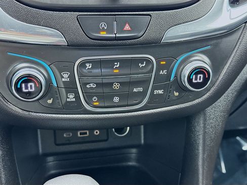 Used 2023 Chevrolet Equinox LT image 12