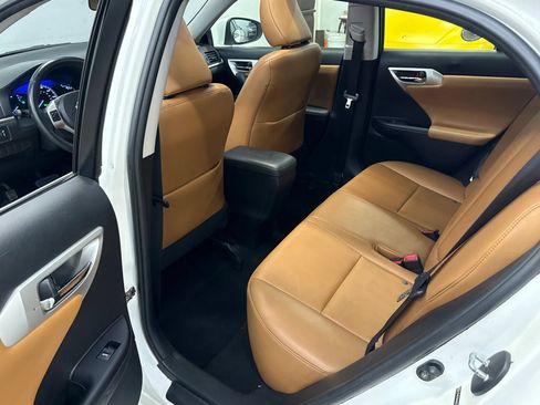 Used 2013 Lexus CT 200h FWD image 21