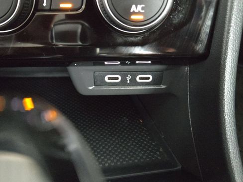 Used 2023 Volkswagen Jetta SE FWD image 19