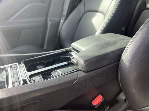 Used 2019 Jaguar F-PACE Premium image 29