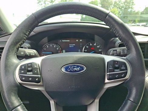 Used 2023 Ford Explorer XLT w/ Equipment Group 202A AWD/4WD image 19