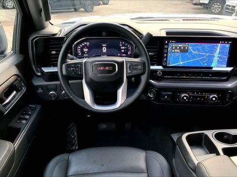 Used 2025 GMC Sierra 1500 SLT image 5