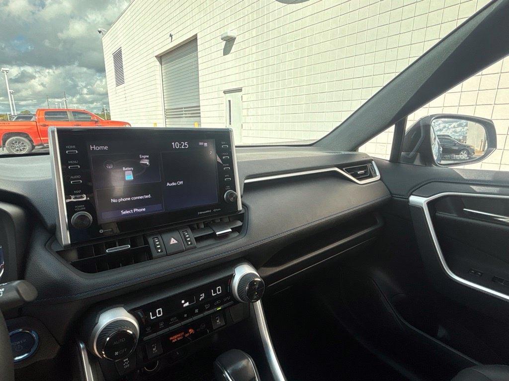 Used 2022 Toyota RAV4 XSE AWD/4WD image 16