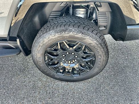 New 2026 GMC Hummer EV 4x4 Crew Cab image 12