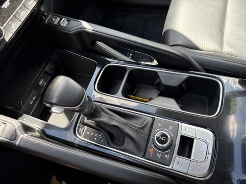 Used 2020 Kia Telluride S w/ S 8 Passenger Seating Package AWD/4WD image 24