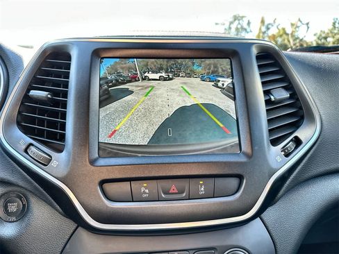 Used 2022 Jeep Cherokee Trailhawk image 21