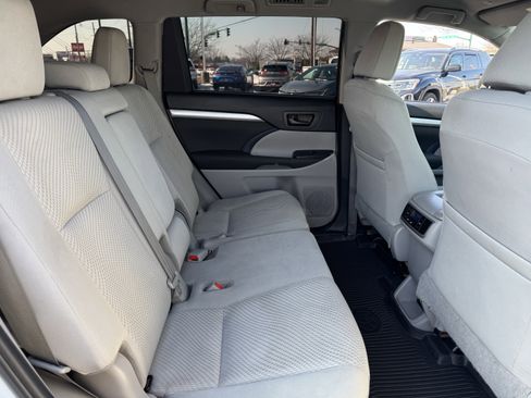 Used 2019 Toyota Highlander LE image 34
