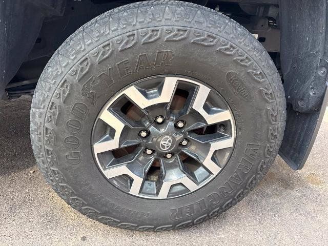 Used 2023 Toyota Tacoma TRD Off-Road AWD/4WD image 5