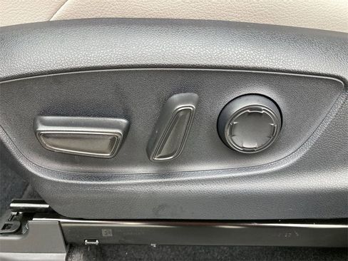 Certified 2025 Toyota Tacoma Limited image 14