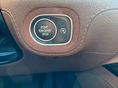 Used 2024 Mercedes-Benz GLS 450 4MATIC image 35