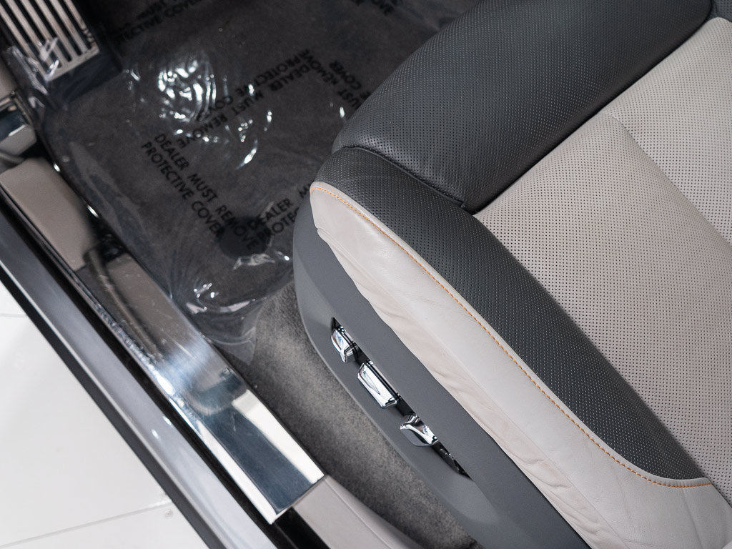Certified 2023 Rolls-Royce Cullinan w/ Dark Exterior Package AWD/4WD image 13