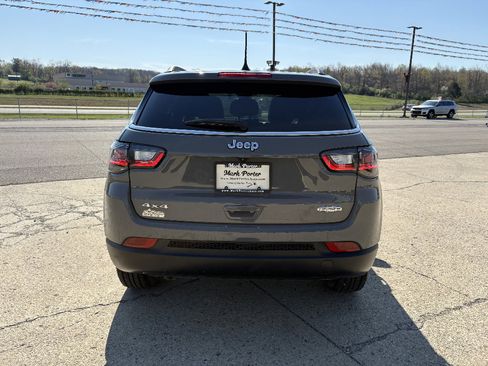 Used 2023 Jeep Compass Latitude w/ Sun and Sound Group AWD/4WD image 4