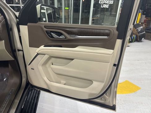 Used 2021 GMC Yukon XL Denali w/ Denali Premium Package image 37