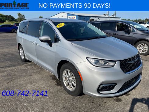 Used 2023 Chrysler Pacifica Touring-L FWD image 21