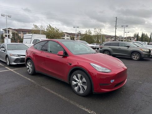 Used 2021 Tesla Model Y Long Range image 2