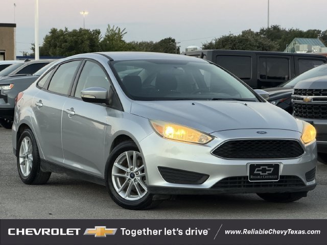 Used 2017 Ford Focus SE FWD image 2
